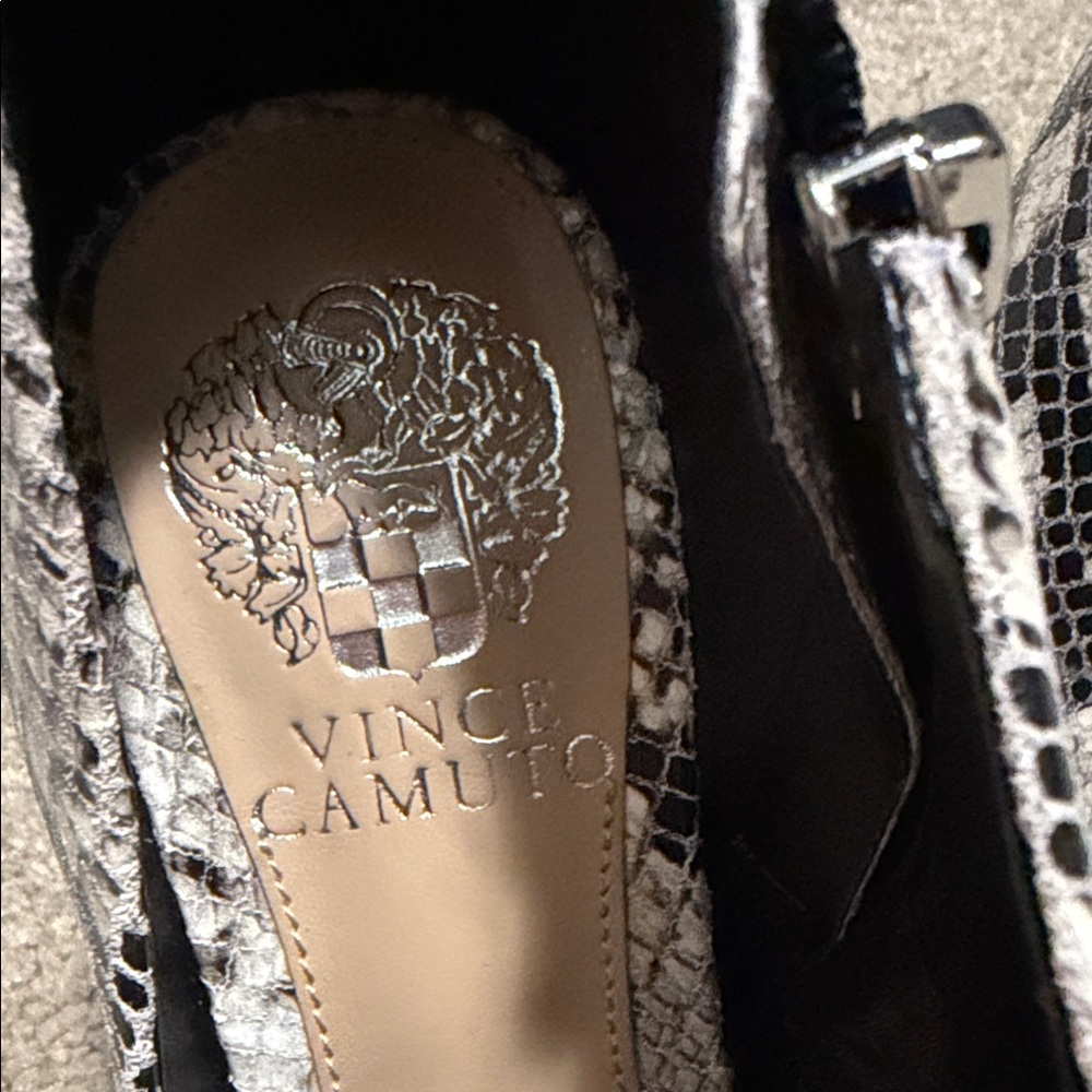 NWOB Vince Camuto Careeta Snake Print Peep Toe Booties - 6.5 - Picture 3 of 16